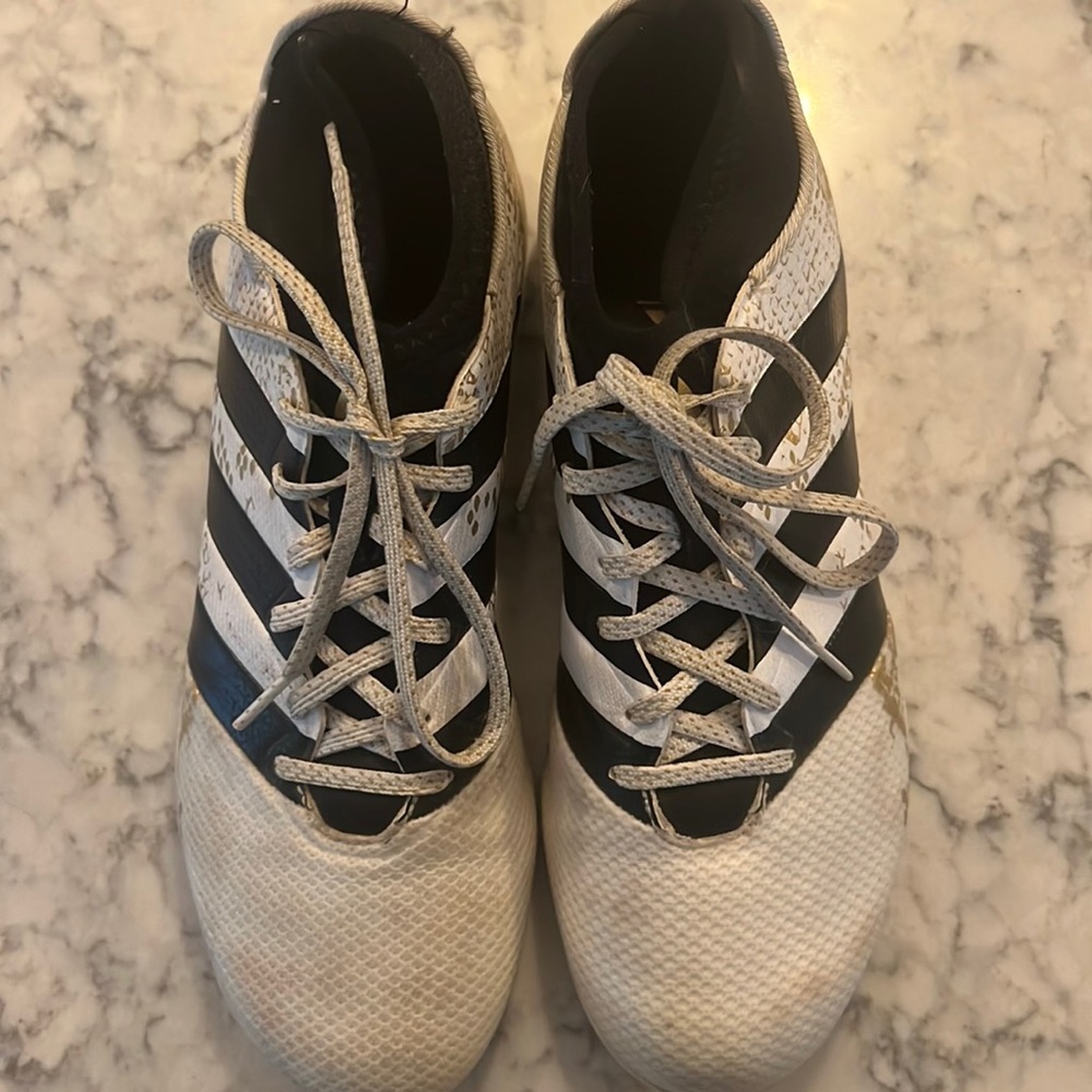 Men’s size 7 1/2 Adidas Indoor soccer shoes